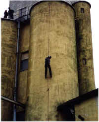Rapelling01-2.jpg (32324 byte)