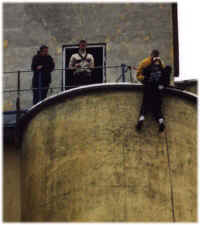 Rapelling03-2.jpg (29856 byte)