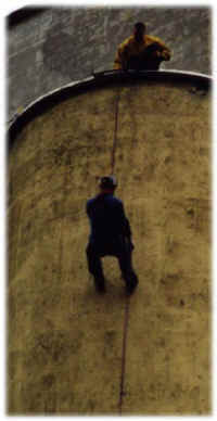 Rapelling05-2.jpg (29501 byte)