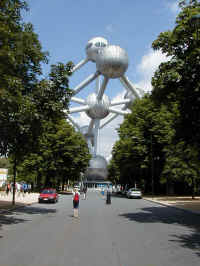 Atomium02-2.jpg (60345 byte)